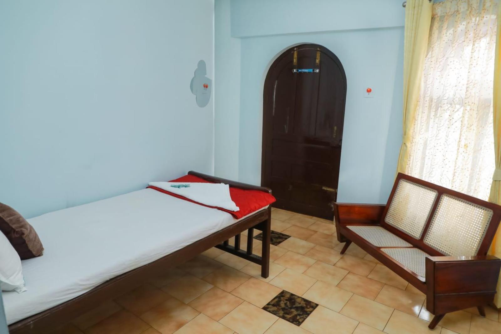 Bob Leisure Hotel Ооти Екстериор снимка